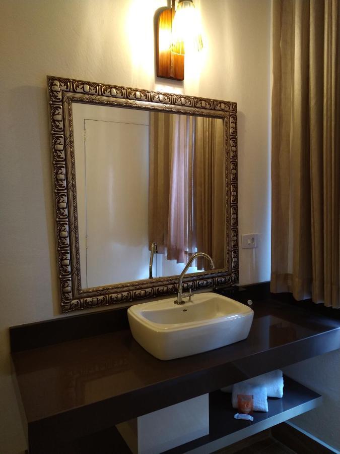 Medieval Hotel เตรส โคราซอยส์ ภายนอก รูปภาพ